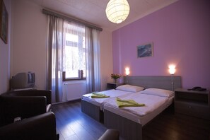 Blackout drapes, iron/ironing board, free WiFi, bed sheets - Hotel Olga (Prague)