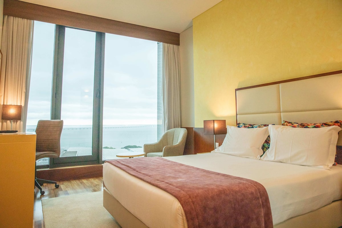 Minibar, in-room safe, desk, blackout drapes
