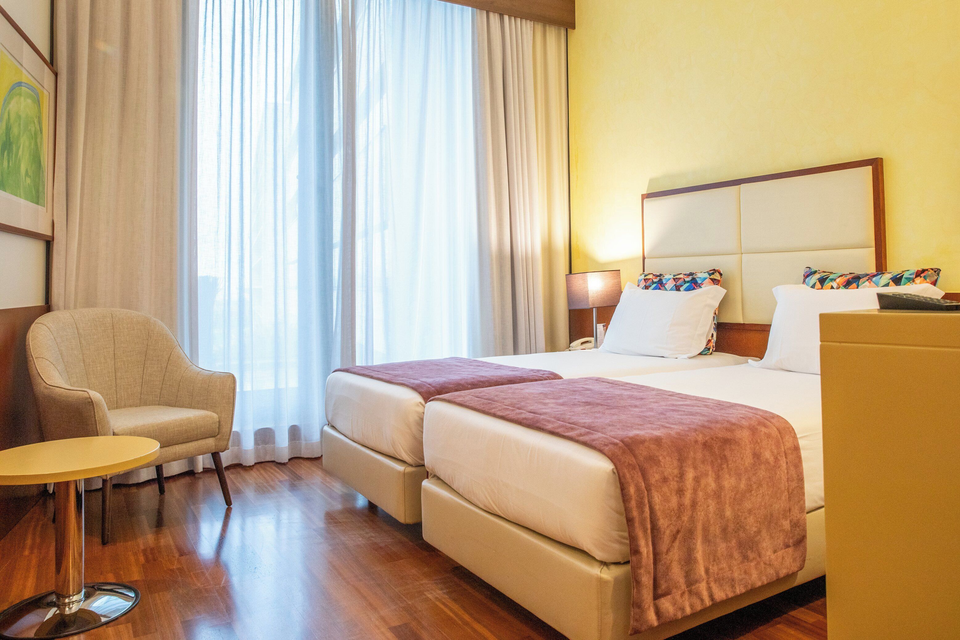 standard double or twin room | minibar, in-room safe, desk, blackout curtains