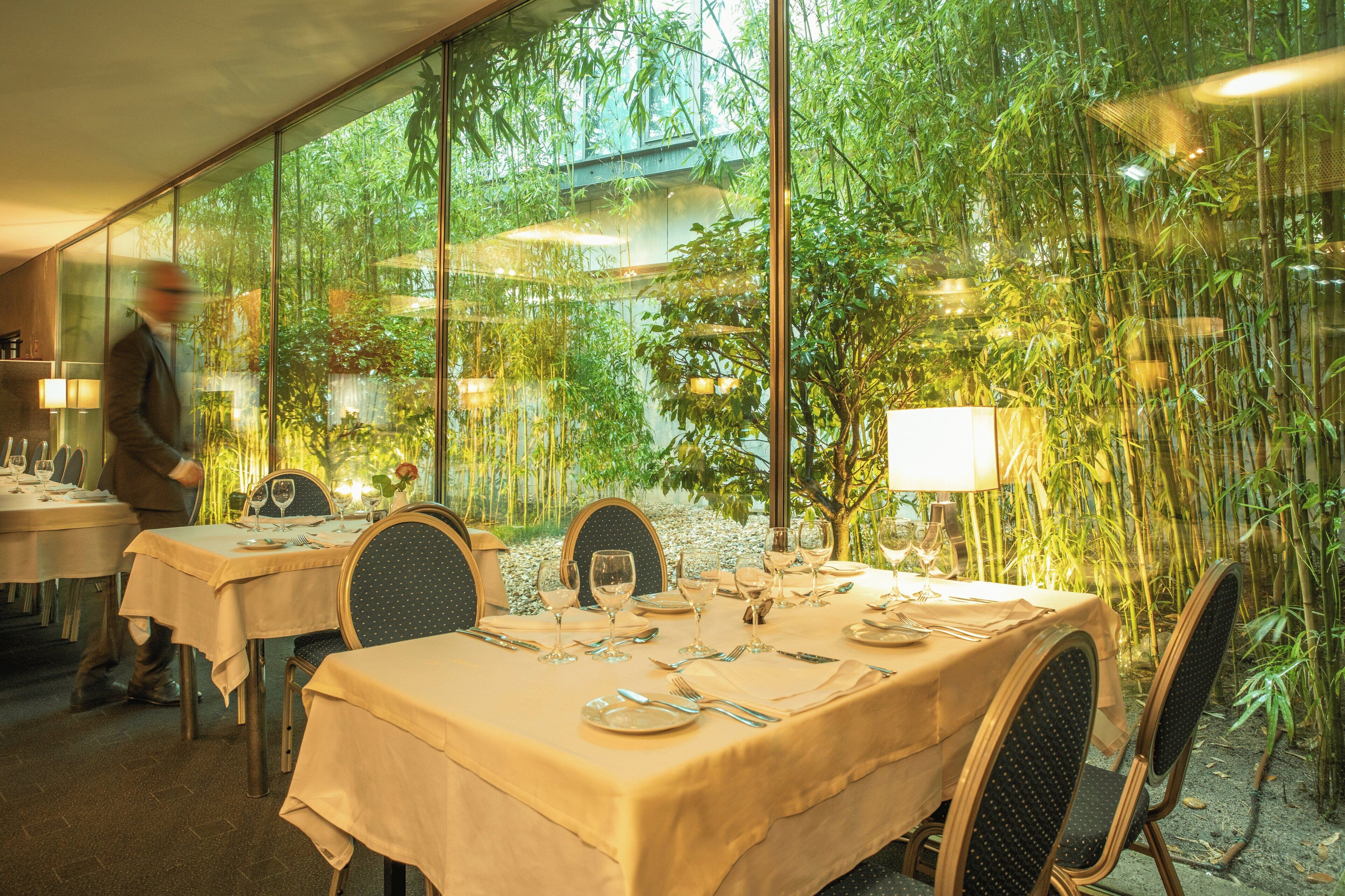 breakfast, lunch and dinner served