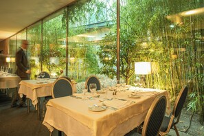 Breakfast, lunch and dinner served