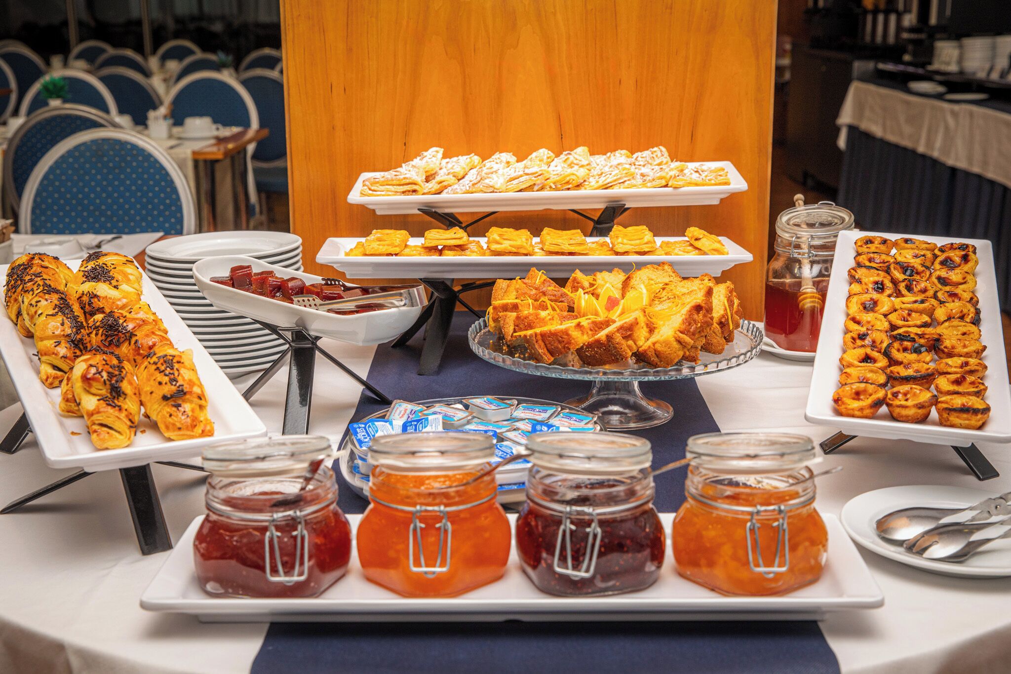 Colazione a buffet, servita tutte le mattine (11.50 EUR a persona) 