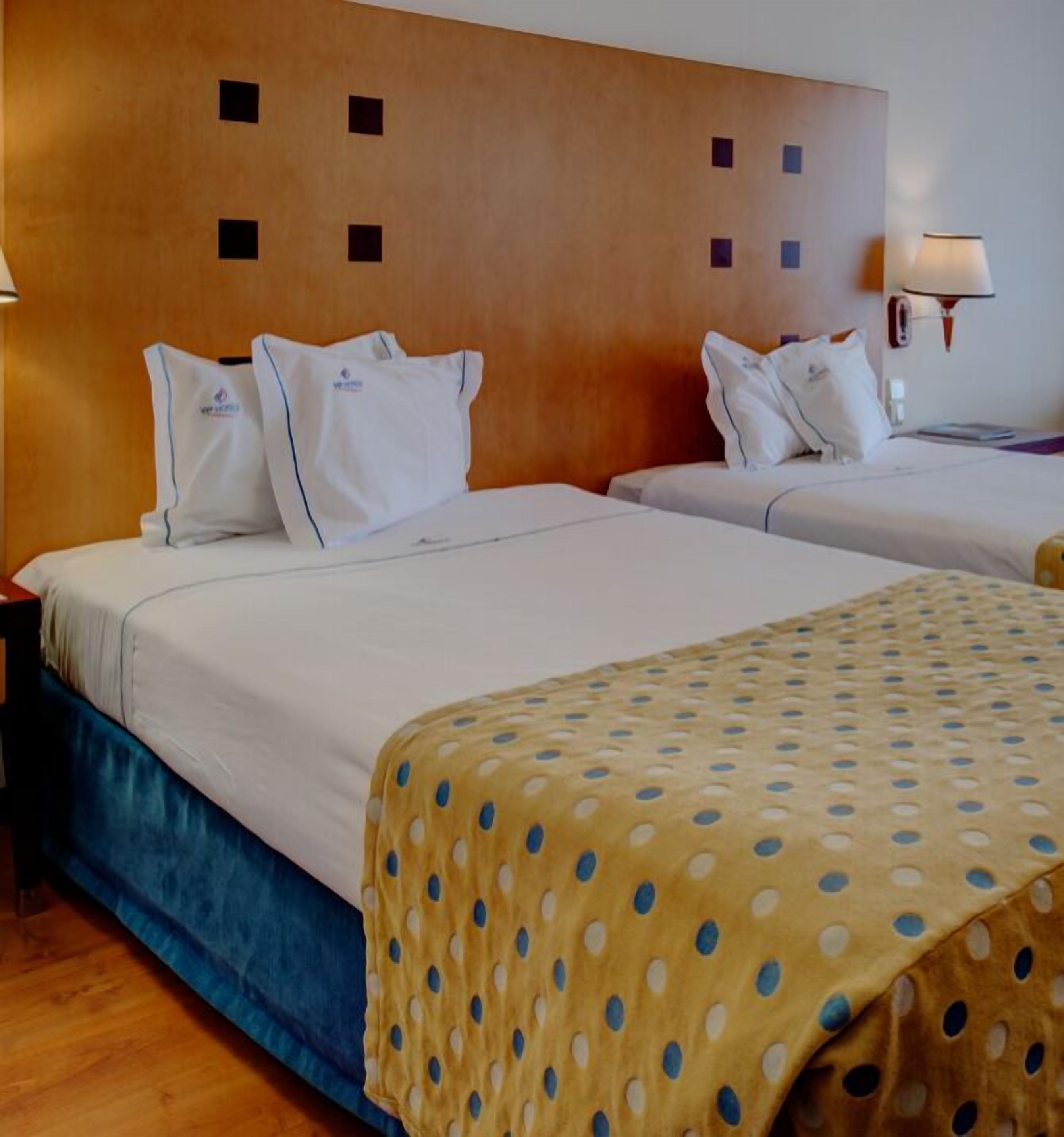 standard single room | minibar, in-room safe, desk, blackout curtains