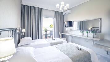 Habitació amb dos llits individuals Deluxe, vistes al jardí | Caixa forta a l'habitació, escriptori, wifi gratuïta i roba de llit