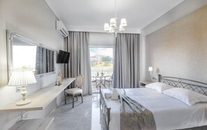 Habitación doble Deluxe, vista al jardín | Caja de seguridad en la habitación, escritorio y wifi gratis