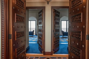 Deluxe Room (Arabian) | Premium bedding, Select Comfort beds, minibar, in-room safe - Jumeirah Al Qasr Dubai (Dubai)
