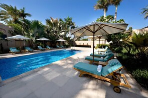 Bồn tắm spa ngoài trời