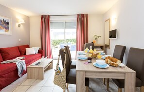 Iron/ironing board, cots/infant beds