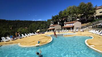 Piscine extérieure (ouverte en saison)