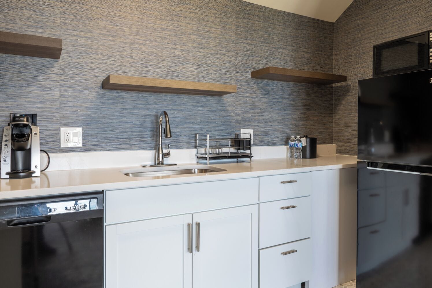 executive room, 2 bedrooms, balcony, river view | private kitchenette | fridge, coffee/tea maker