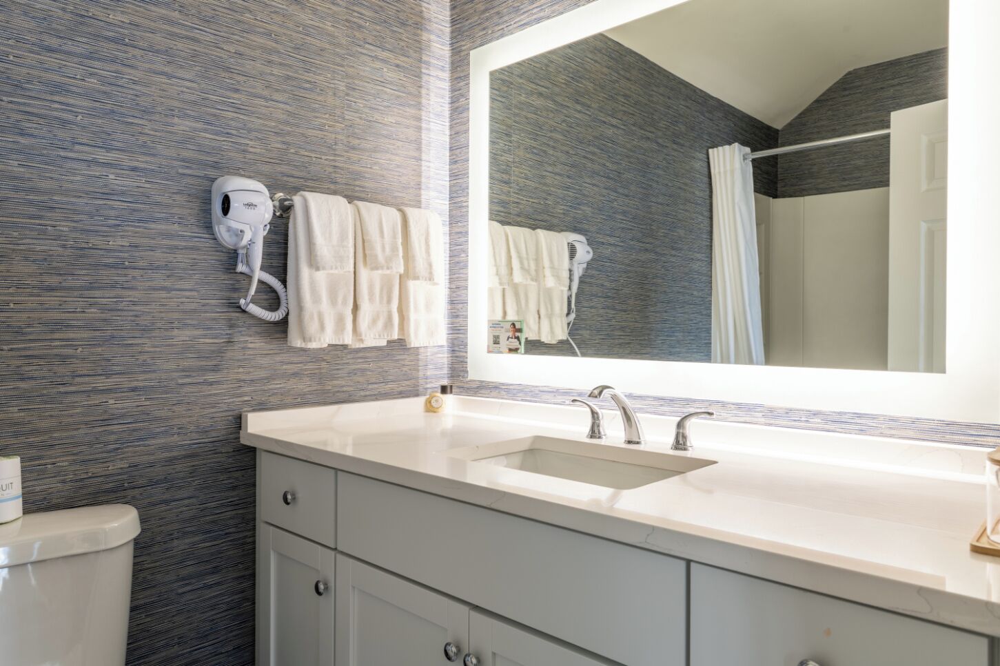 executive room, 2 bedrooms, balcony, river view | bathroom | designer toiletries, hair dryer, towels, soap