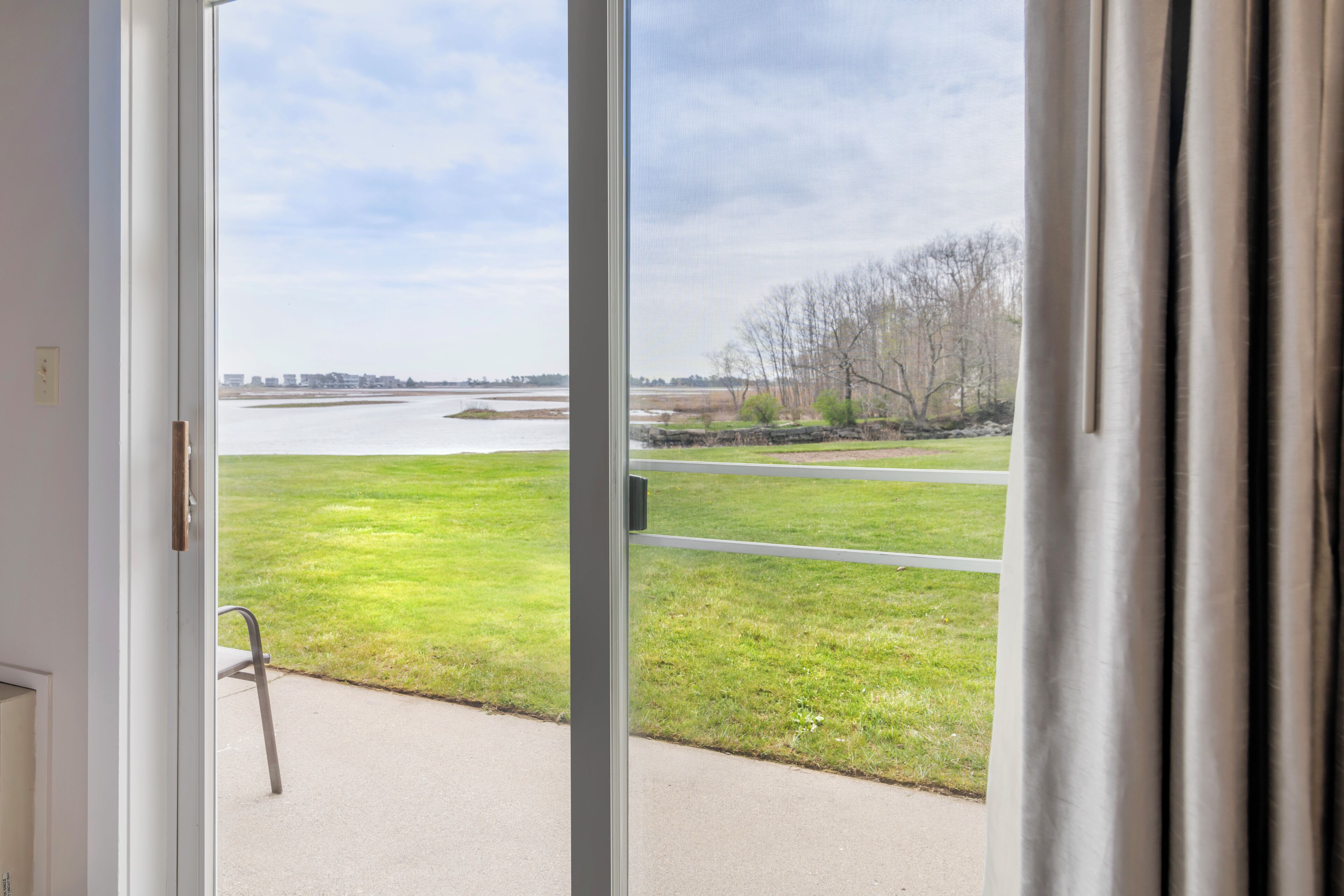 1 bedroom, premium bedding, desk, laptop workspace