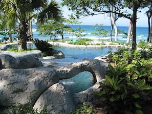 Outdoor pool, a natural pool, sun loungers - Sea Horse Ranch Luxury Resort (Cabarete)