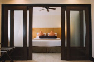 Deluxe Room | Premium bedding, in-room safe, desk, laptop workspace