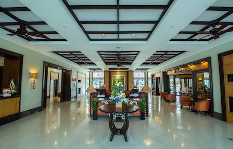 Entrada interior. PonteFino Hotels