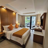 Executive Double Room | Premium bedding, in-room safe, individually decorated