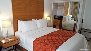 Suite Eksekutif, 1 Tempat Tidur Queen | Seprai premium, brankas, dan didekorasi berbeda-beda