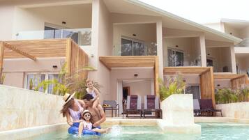 Premium bedding, free minibar, in-room safe, desk