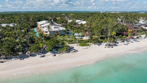 A coastal resort with multiple buildings, a beach, and a clear view of the ocean. - Grand Palladium Palace Resort Spa & Casino - All Inclusive (Punta Cana)