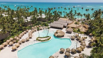 5 outdoor pools, pool umbrellas, sun loungers