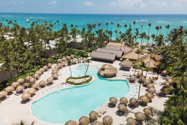 5 piscinas externas, guarda-sóis, espreguiçadeiras