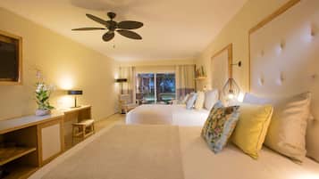 Premium bedding, free minibar, in-room safe, desk