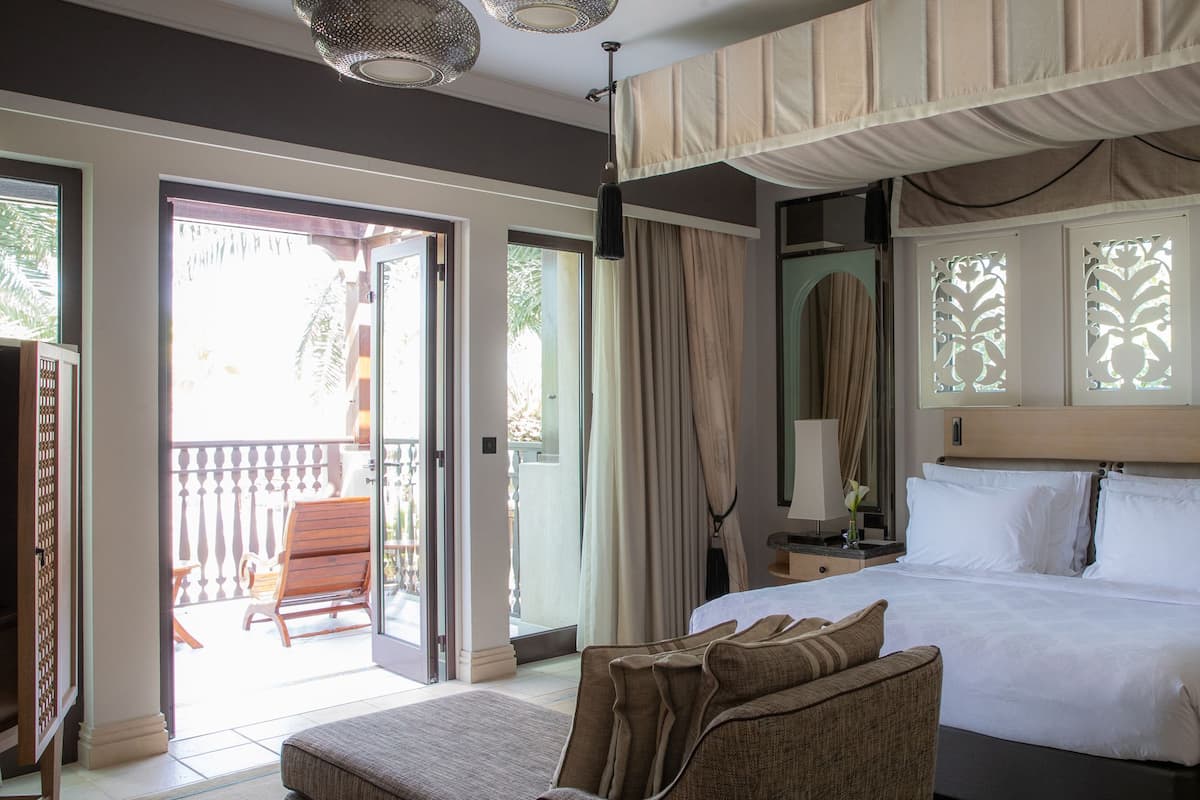 1 bedroom, premium bedding, down duvets, minibar