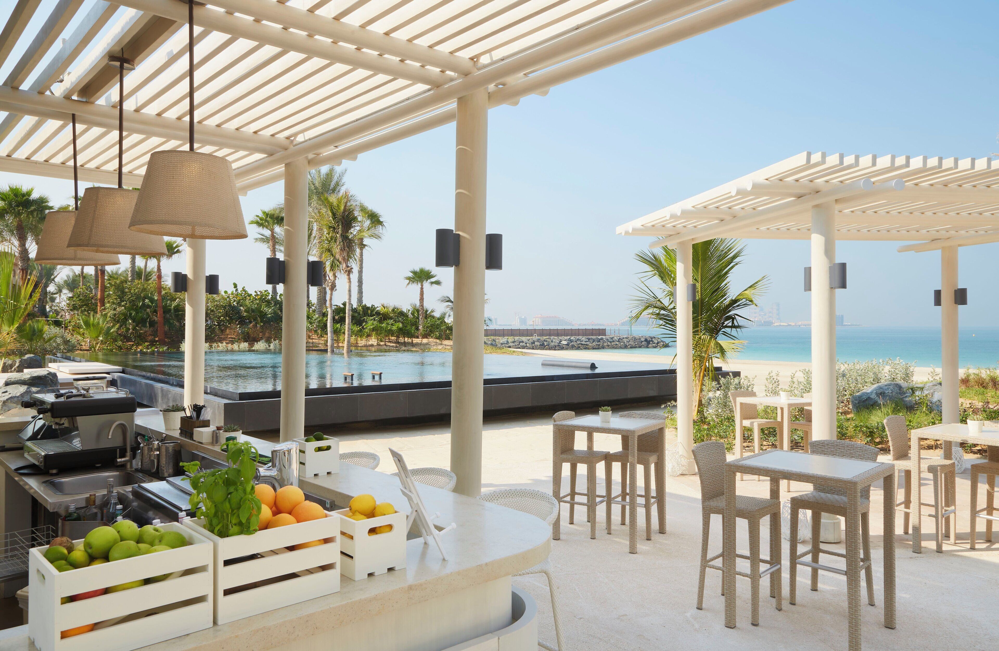 9 bars/lounges, beach bar