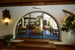 Breakfast served, pool views  - Stolls Hotel Alpina (Schoenau am Koenigssee)