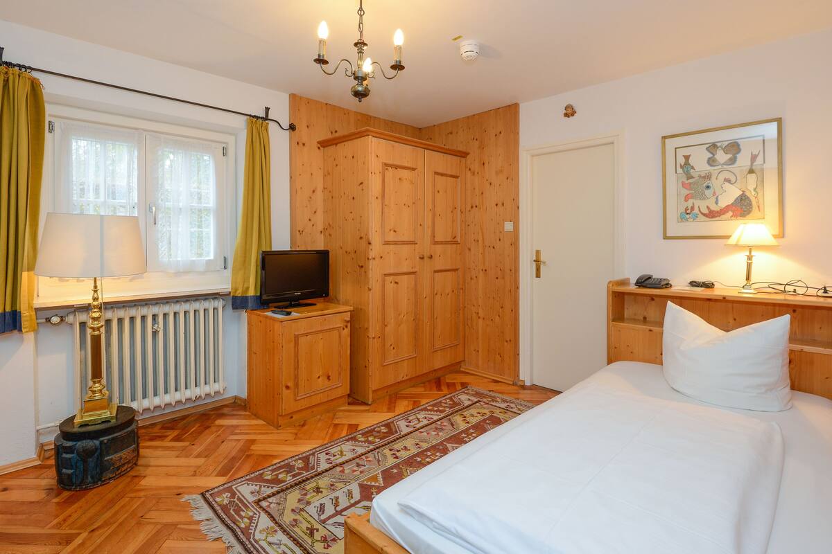 Chambre Simple | Literie de qualité supérieure, minibar, coffres-forts dans les chambres