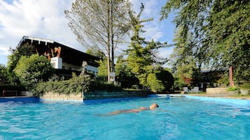Indoor pool, seasonal outdoor pool, pool loungers