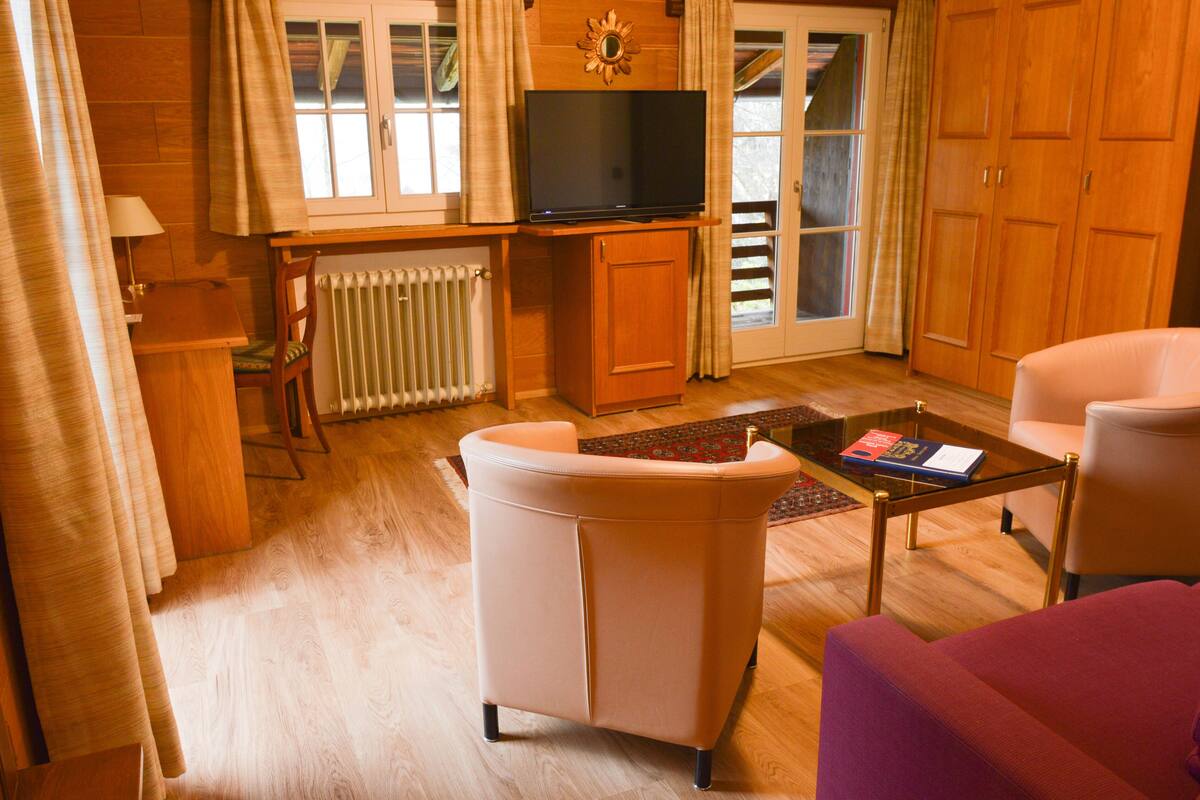 large apartment | premium bedding, minibar, in-room safe, individually decorated