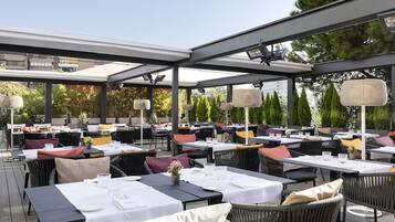 2 restaurants servant le petit déjeuner