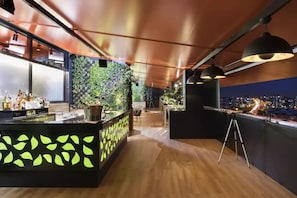 2 restaurants; breakfast, lunch, and dinner served - Hotel Puerta América (Madrid)