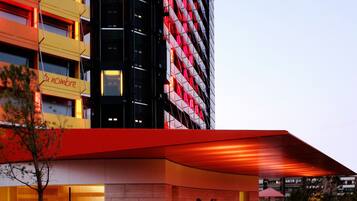 Façade de lâhĂ©bergement - soirĂ©e/nuit