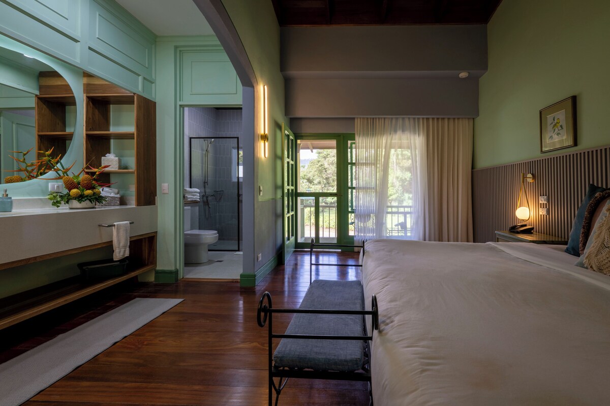 Deluxe Room, 1 King Bed | Premium bedding, down duvets, pillow-top beds, in-room safe