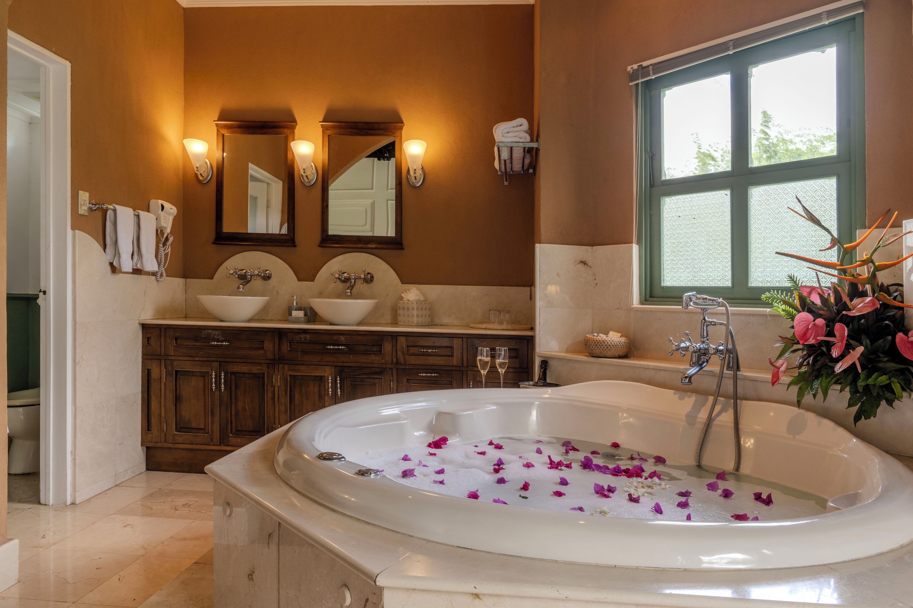 master suite heliconias | private spa tub