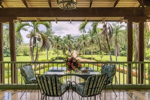 Master Suite Heliconias | Balcony view - Hotel Casa Turire (La Suiza)