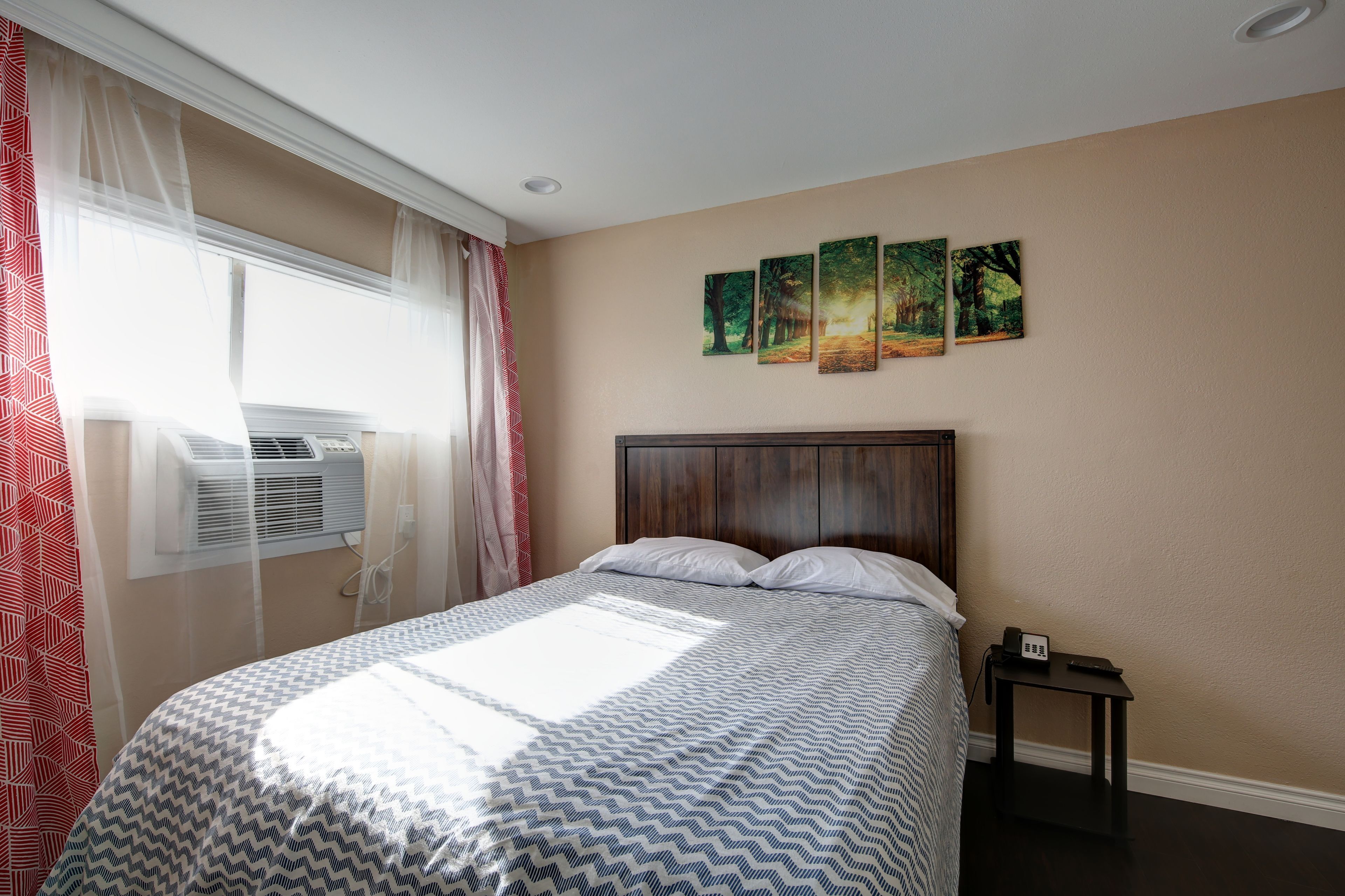 Minibar, Schreibtisch, Bügeleisen/Bügelbrett, kostenlose Babybetten