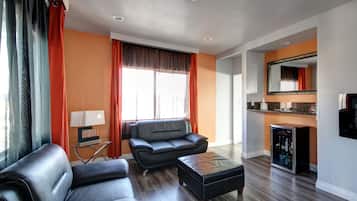 Room, 1 Queen Bed | Living area | TV