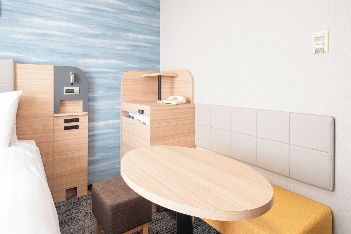 In-room safe, desk, laptop workspace, blackout curtains