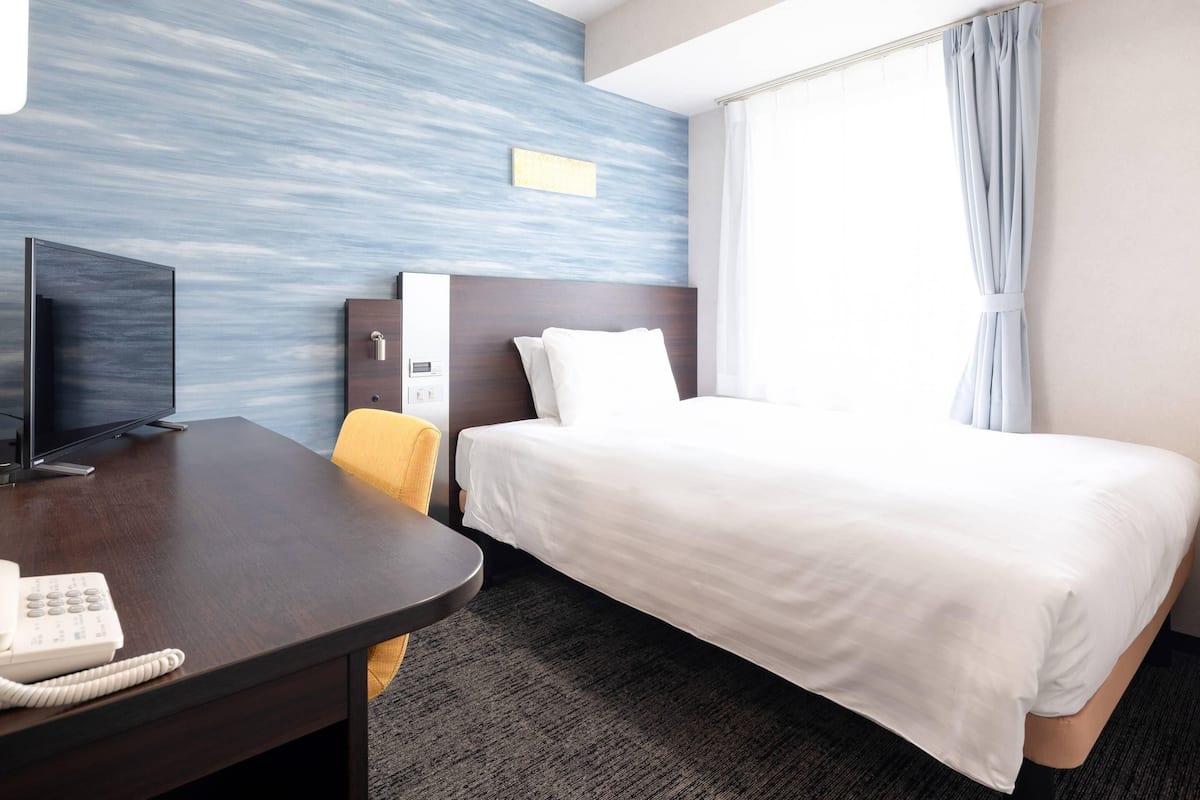 Chambre, 1 lit double, non-fumeurs | Bureau, espace de travail pour ordinateur portable, rideaux occultants