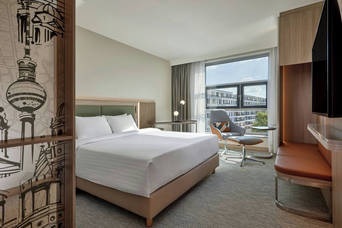 Phòng Deluxe, 1 giường cỡ king | Bộ đồ giường cao cấp, nệm có lớp đệm bông, két bảo mật tại phòng 