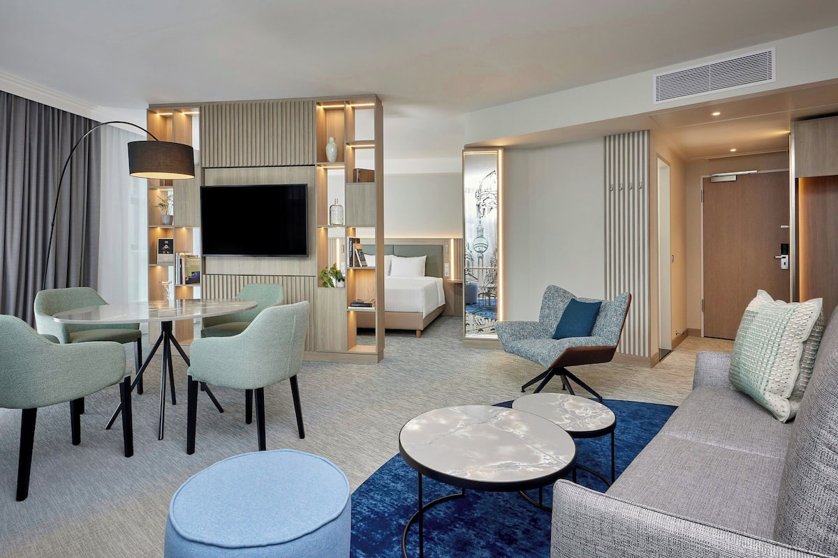 Studio Suite, 1 giường cỡ king và sofa giường | Bộ đồ giường cao cấp, nệm có lớp đệm bông, két bảo mật tại phòng 