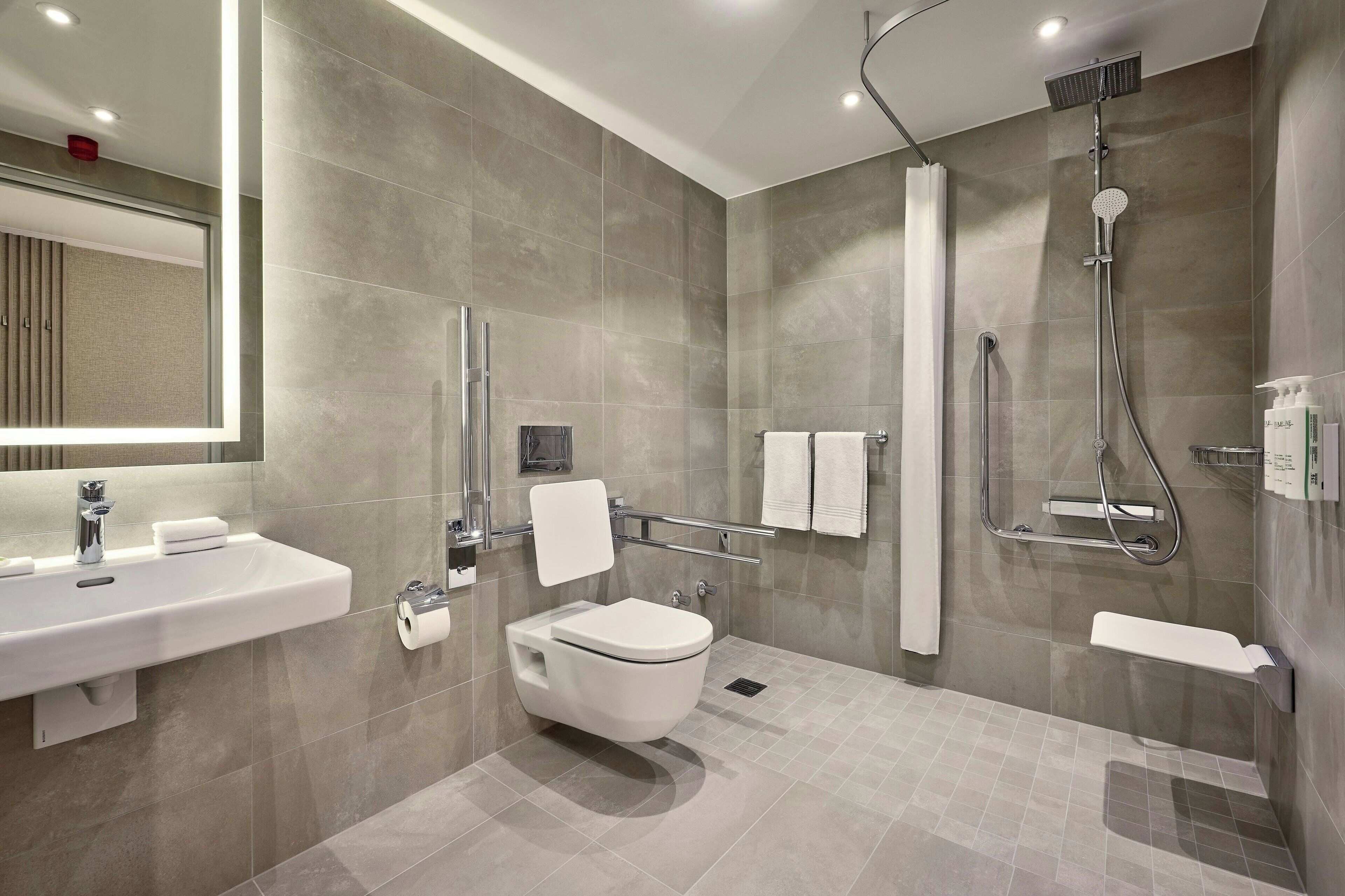 deluxe room, 1 queen bed, non smoking | bathroom | shower, eco-friendly toiletries, hair dryer, towels