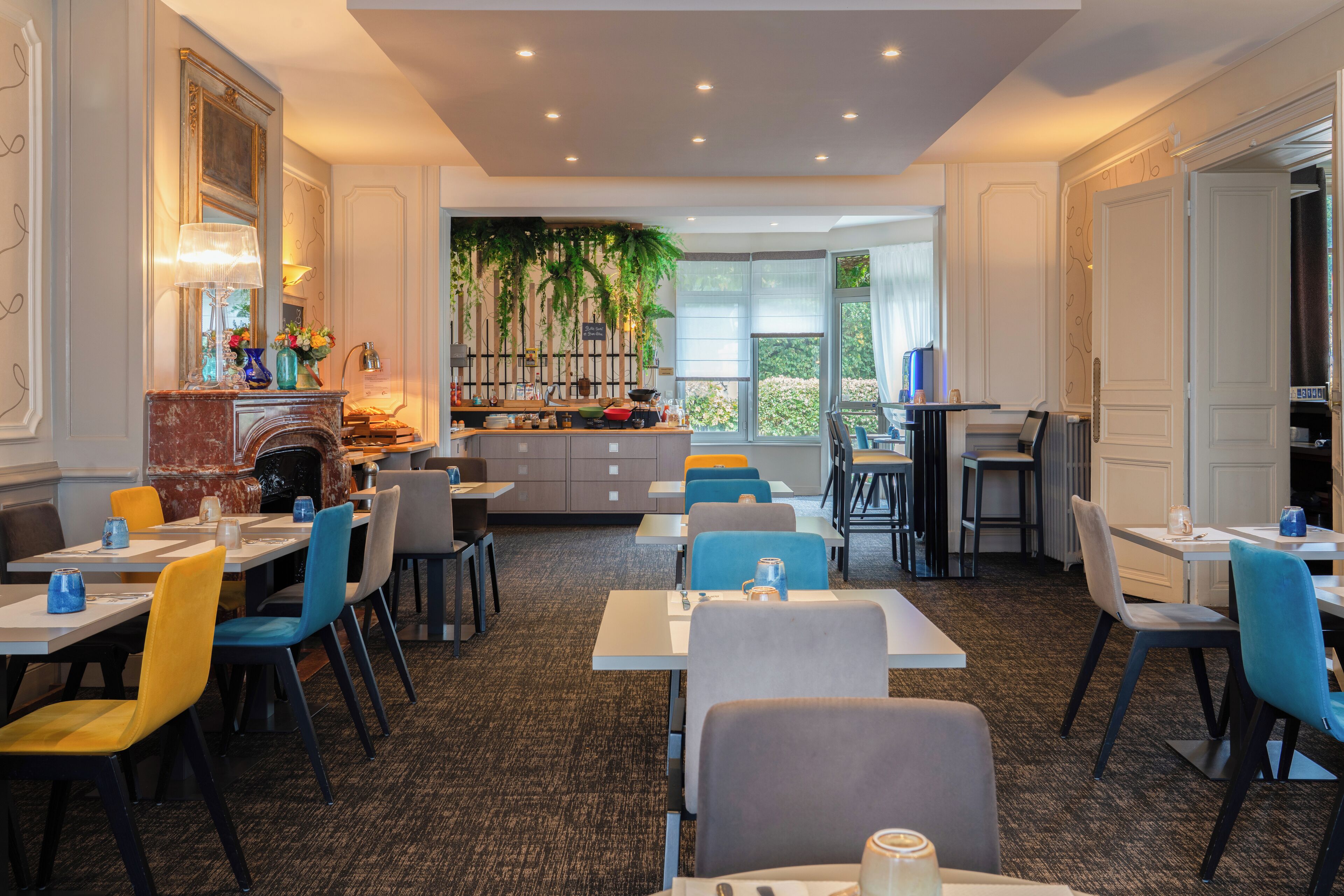 Daily buffet breakfast (EUR 14 per person)