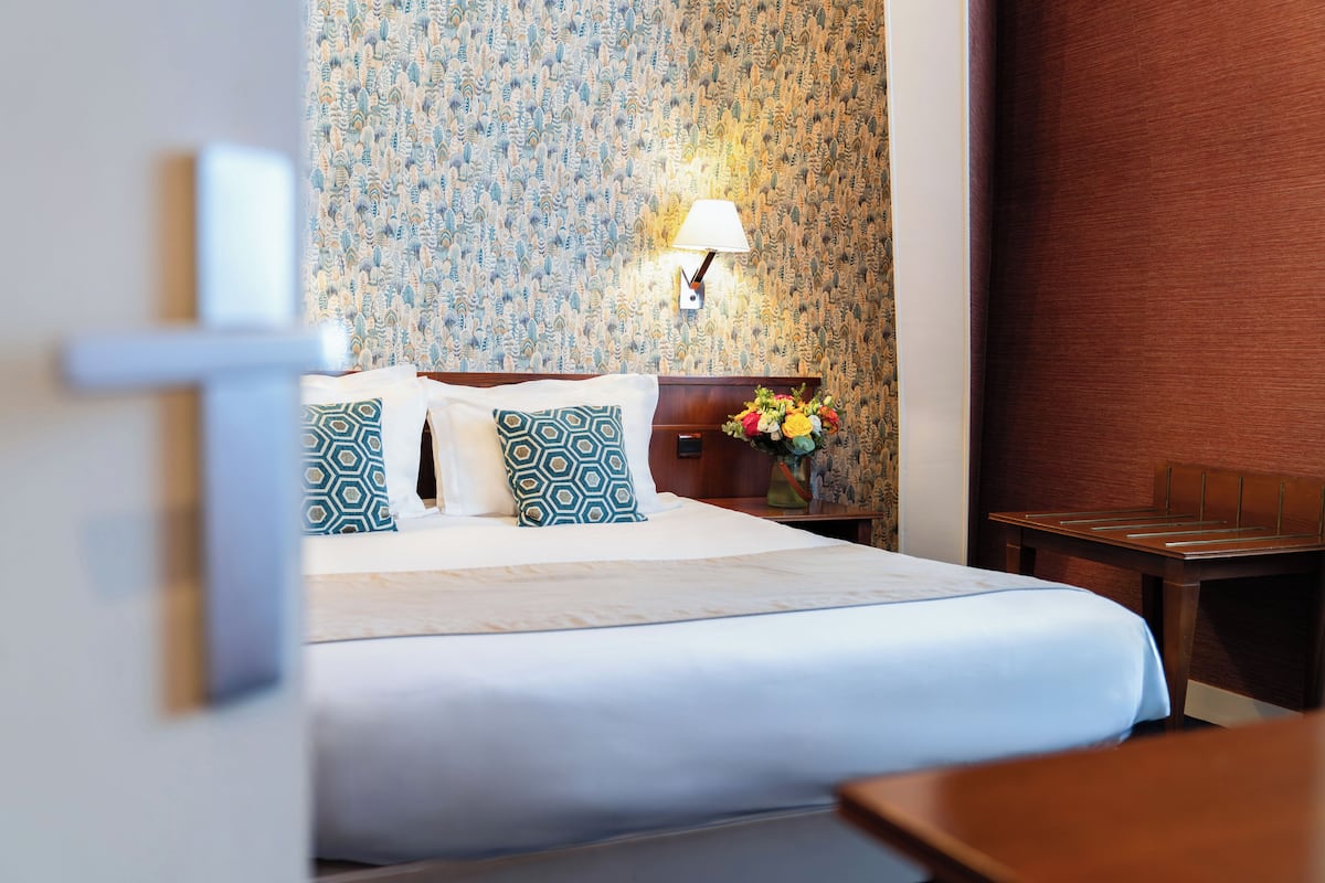 Room (Privilege) | Pillowtop beds, in-room safe, individually decorated