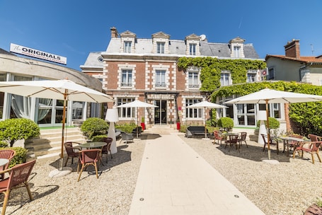 Front of property. The Originals Boutique, Hôtel Normandie, Auxerre