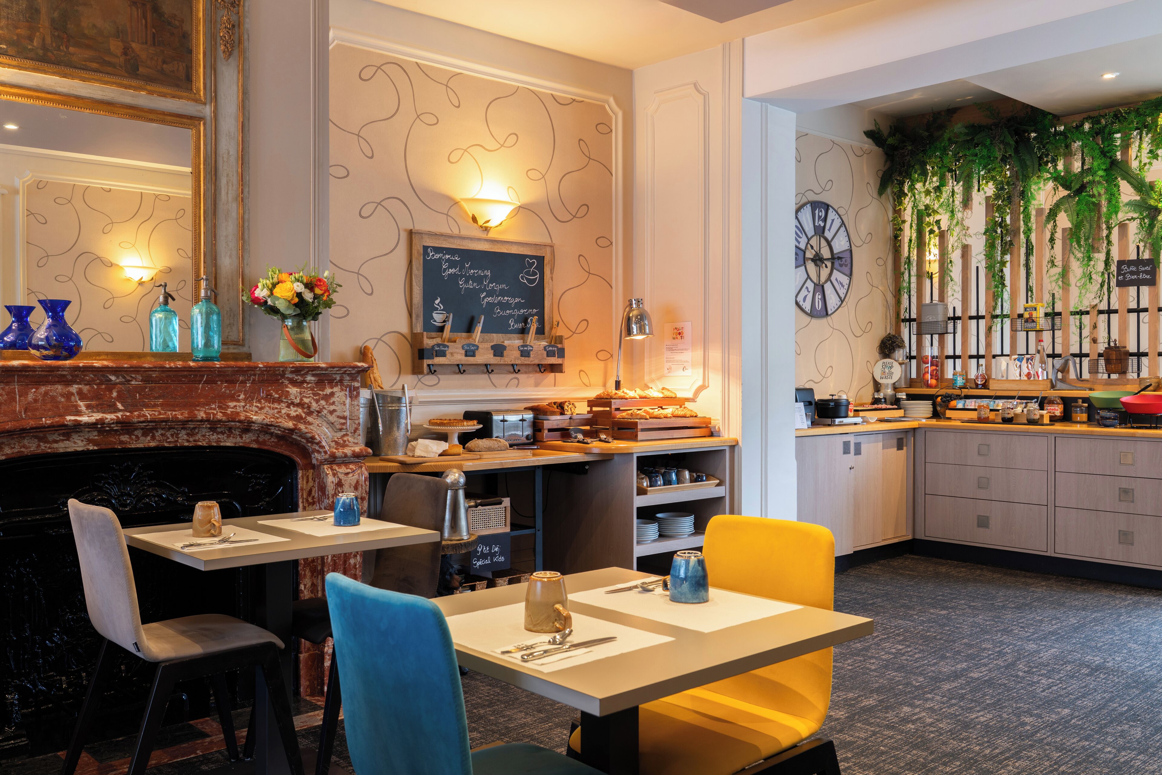 Tägliches Frühstücksbuffet (14 EUR pro Person)