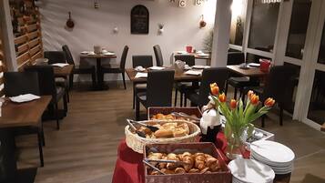 Daily buffet breakfast (EUR 10.20 per person)